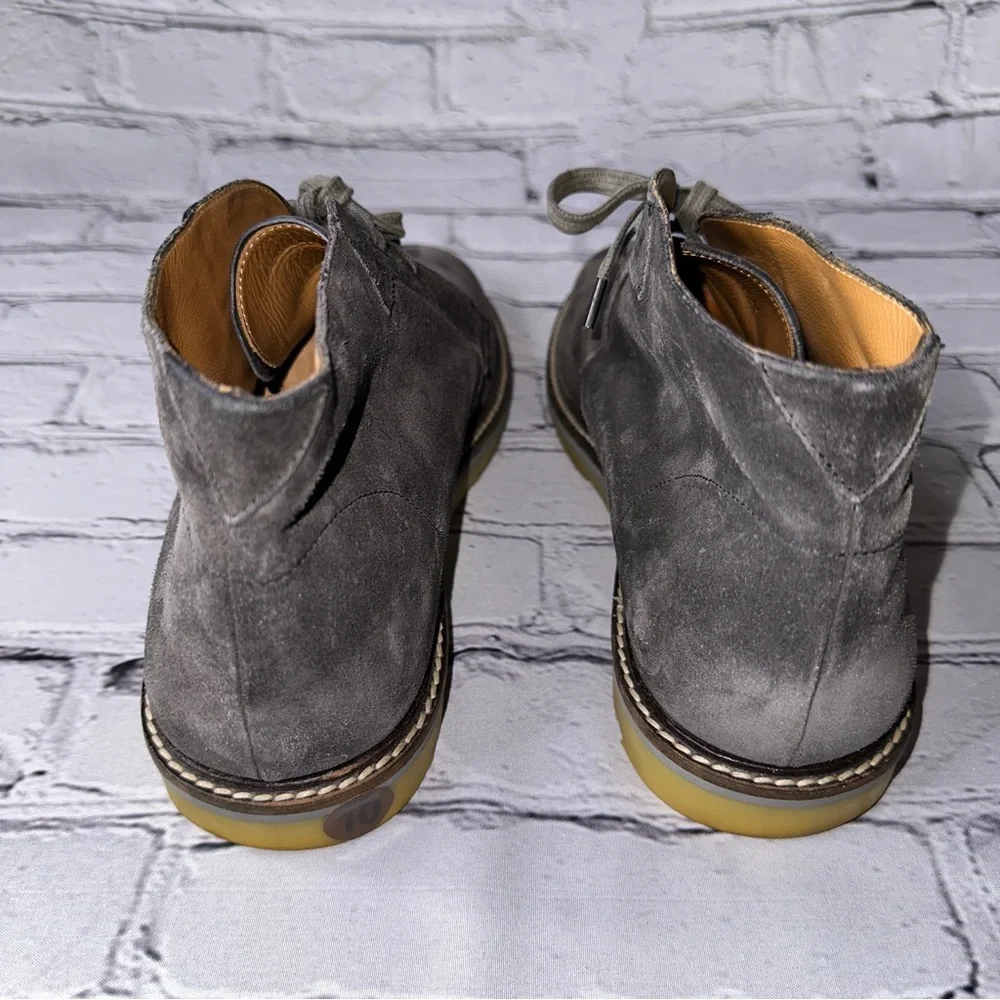 Vince Men’s Lafayette Gray Suede Chukka Boot Size 10